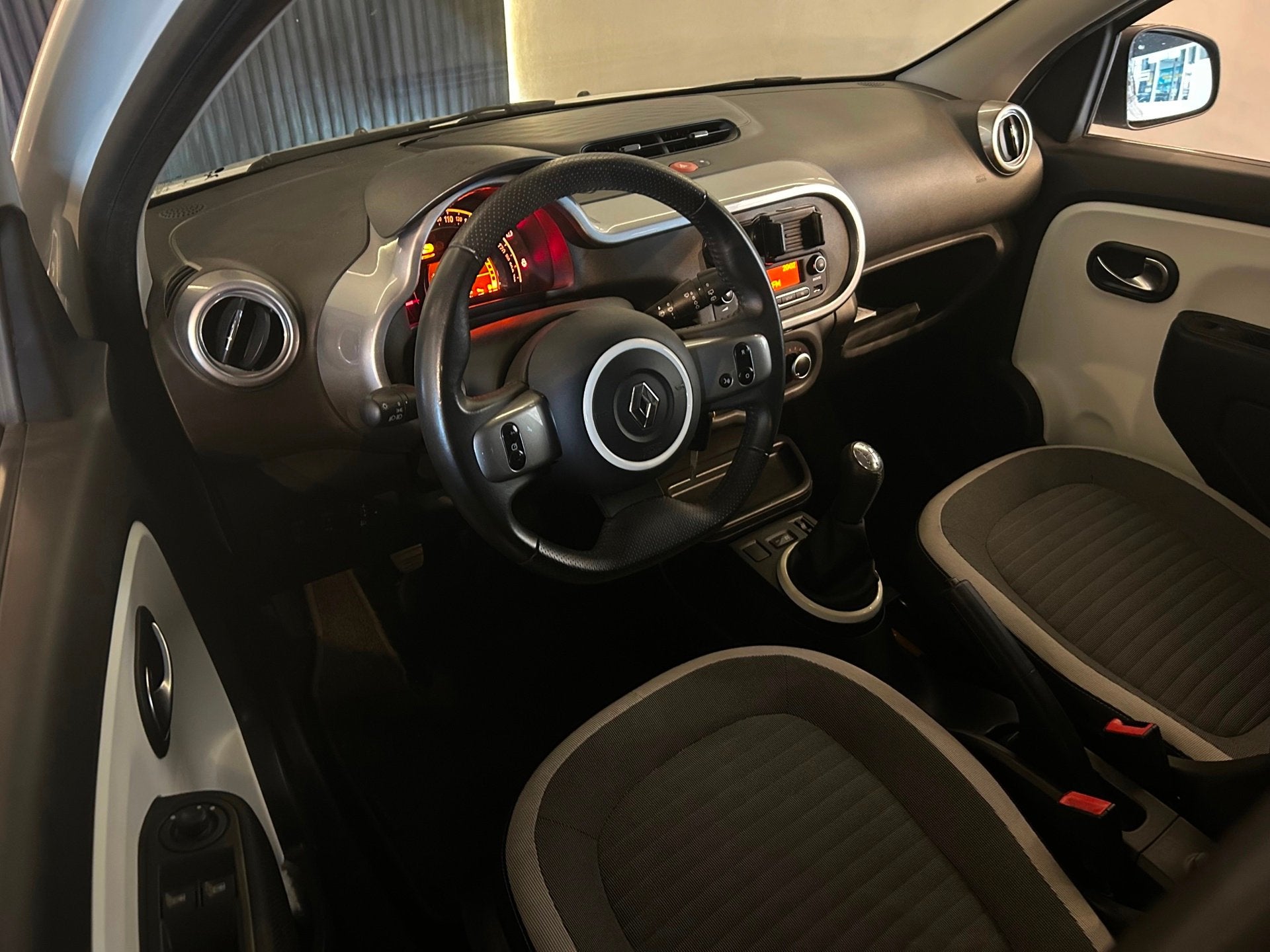 Renault Twingo 1.0 SCe Limited|1e EIG|NAP|CRUISE|PARK SENS|A, Auto's, Gebruikt, Euro 6, 840 kg, 4 stoelen