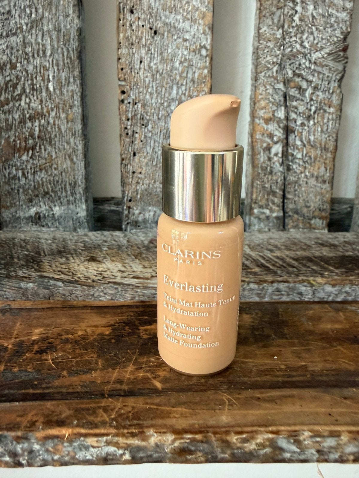 Clarins Everlasting Foundation 112C Amber, Ophalen of Verzenden, Zo goed als nieuw, Beige, Gehele gezicht