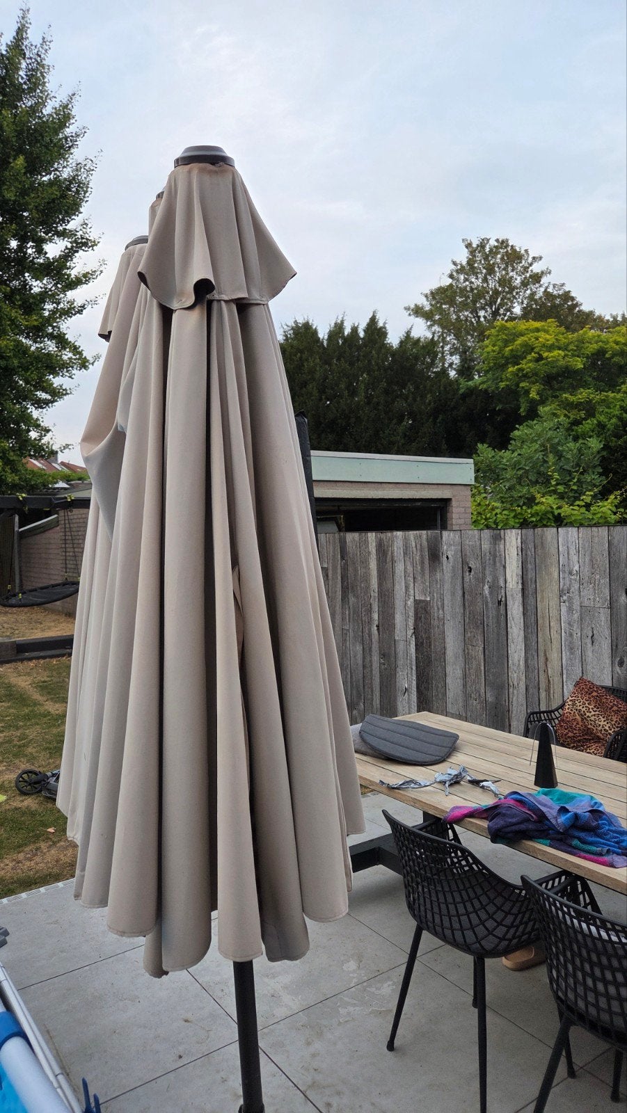 Grote zweefparasol voor tuin of terras (+parasolhoes), Tuin en Terras, Parasols, Ophalen, Gebruikt, Meer dan 4 meter, Zweefparasol