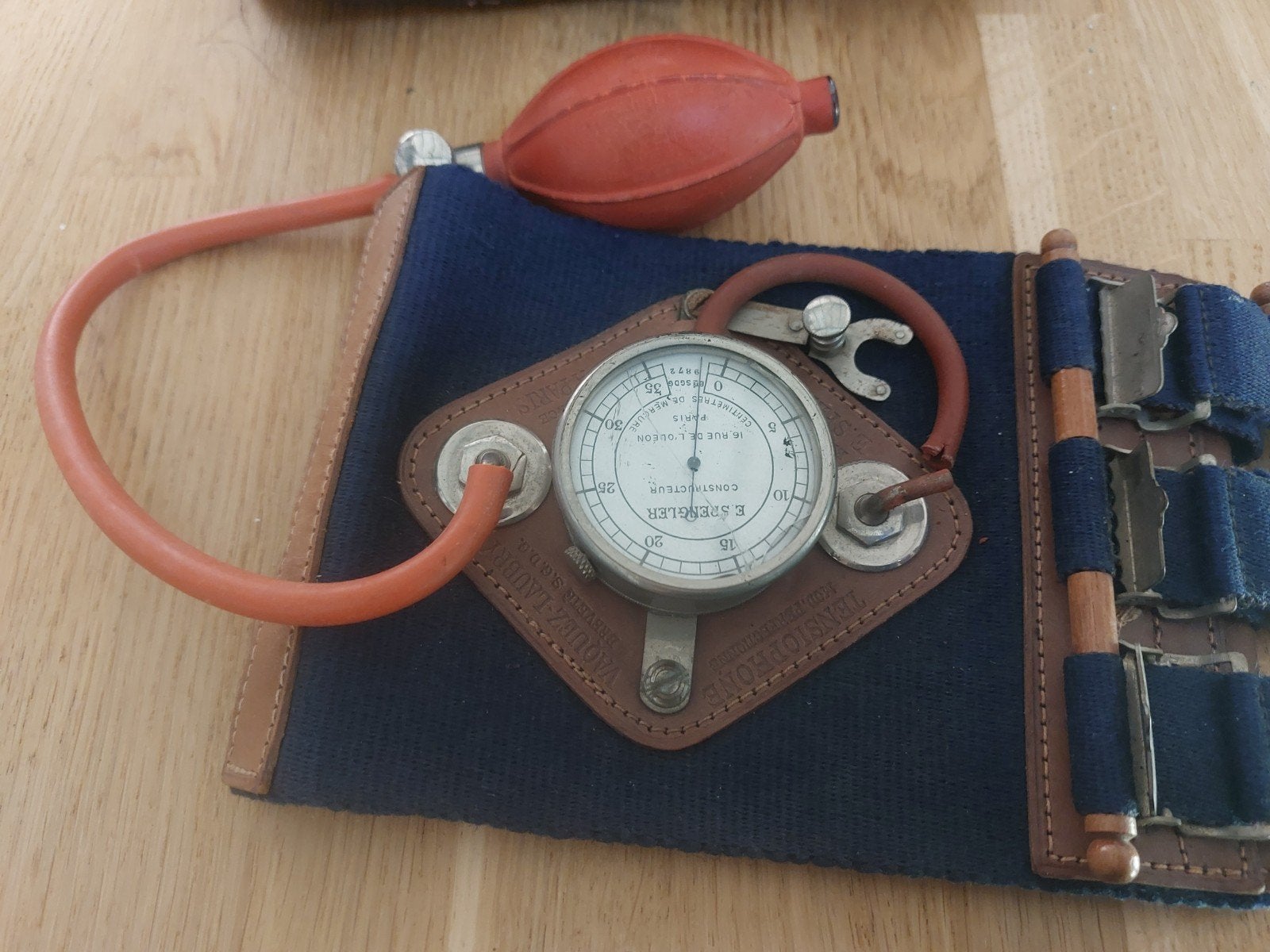 Antieke arm bloeddrukmeterr in leren tas, Ophalen of Verzenden