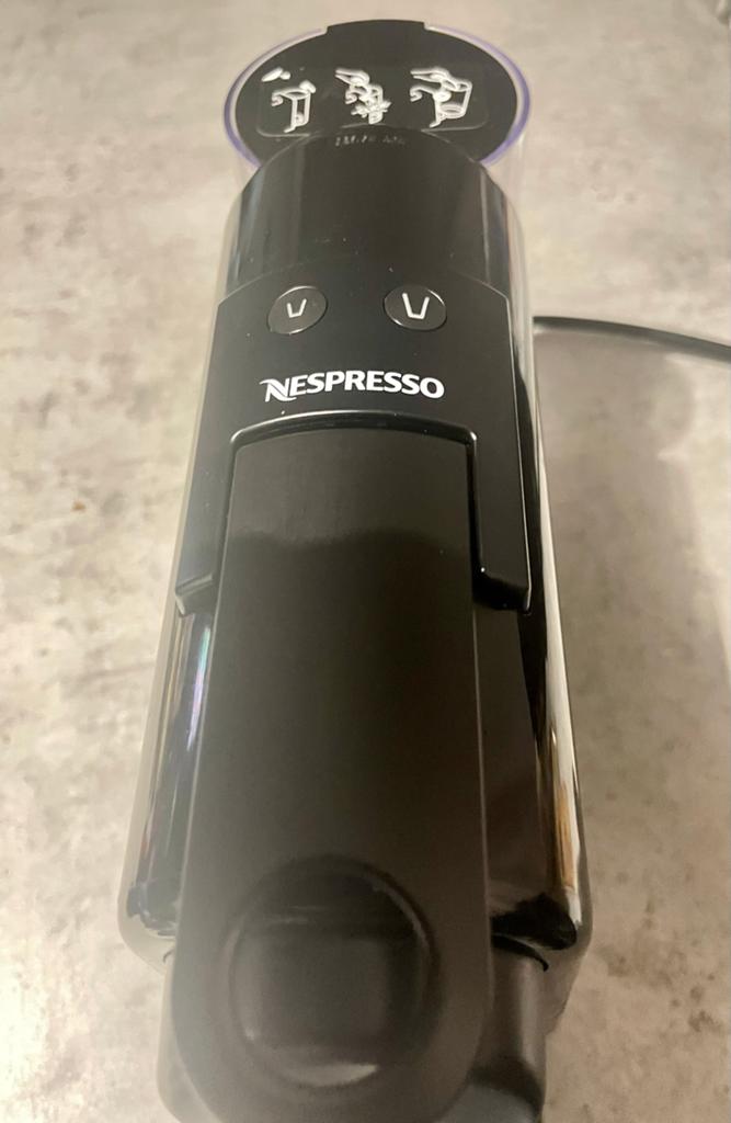 Nespresso De'Longhi Inissia Koffiemachine Zwart, Gebruikt, Espresso apparaat, Ophalen of Verzenden, 1 kopje