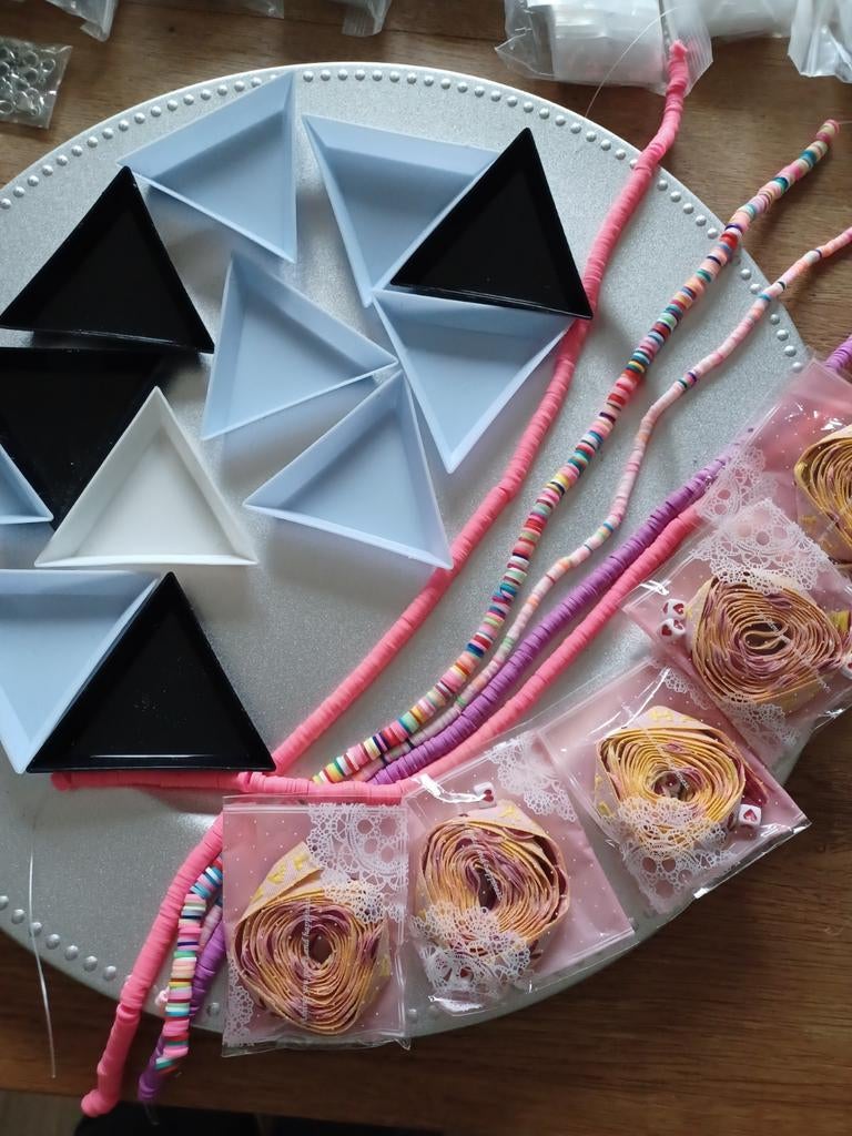 Grote partij kralen en benodigdheden om sieraden te maken, Hobby en Vrije tijd, Kralen en Sieraden maken, Ophalen, Kraal