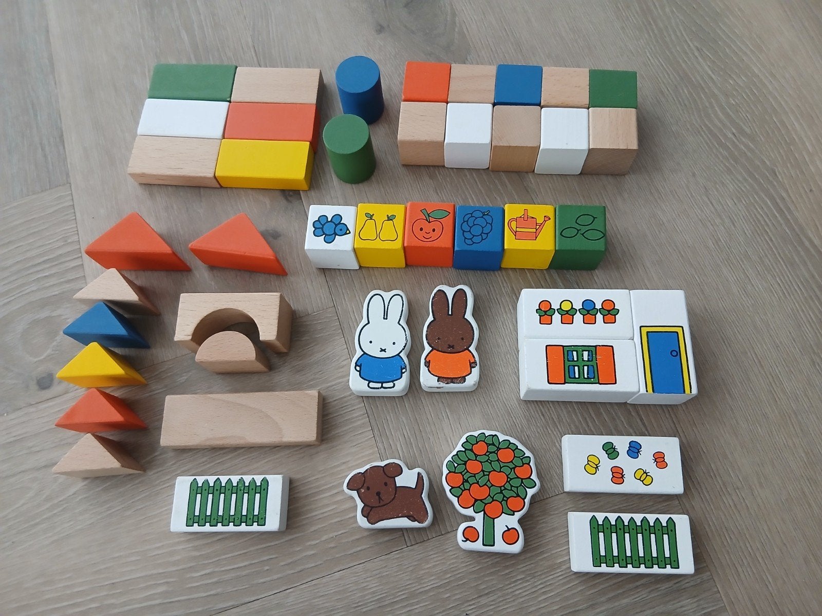 Houten blokken set met Nijntje figuren en meer, Ophalen, Gebruikt, Overige merken