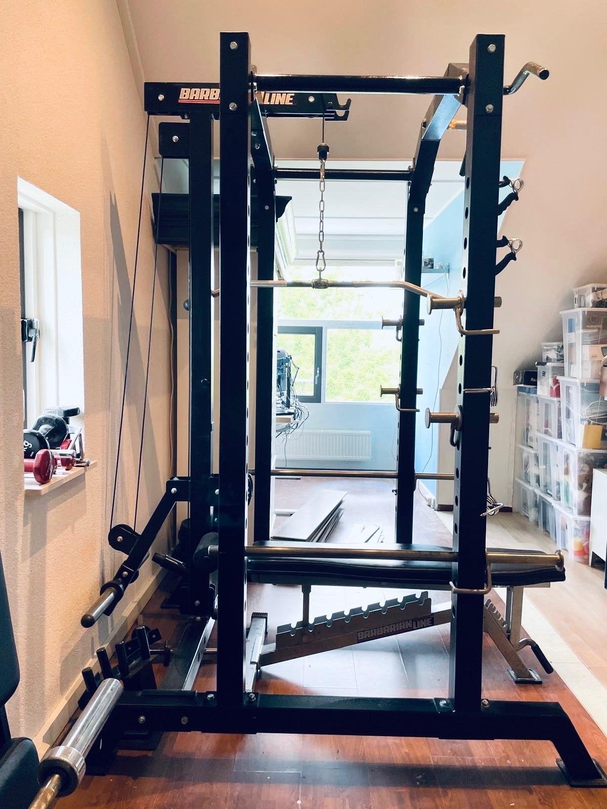 Barbarian Line Squat Cage en verstelbare bank, Sport en Fitness, Ophalen, Gebruikt, Krachtstation, Metaal