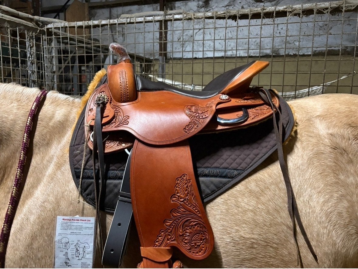 Nieuw Freemax 16 inch boomloos westernzadel - Cow short, Ophalen, Nieuw, S (16 of 16.5 inch)