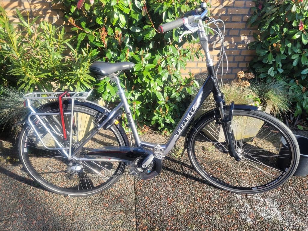 TREK Navigator T-500 Damesfiets touring stad fiets, Versnellingen, Zo goed als nieuw, Minder dan 47 cm, Ophalen