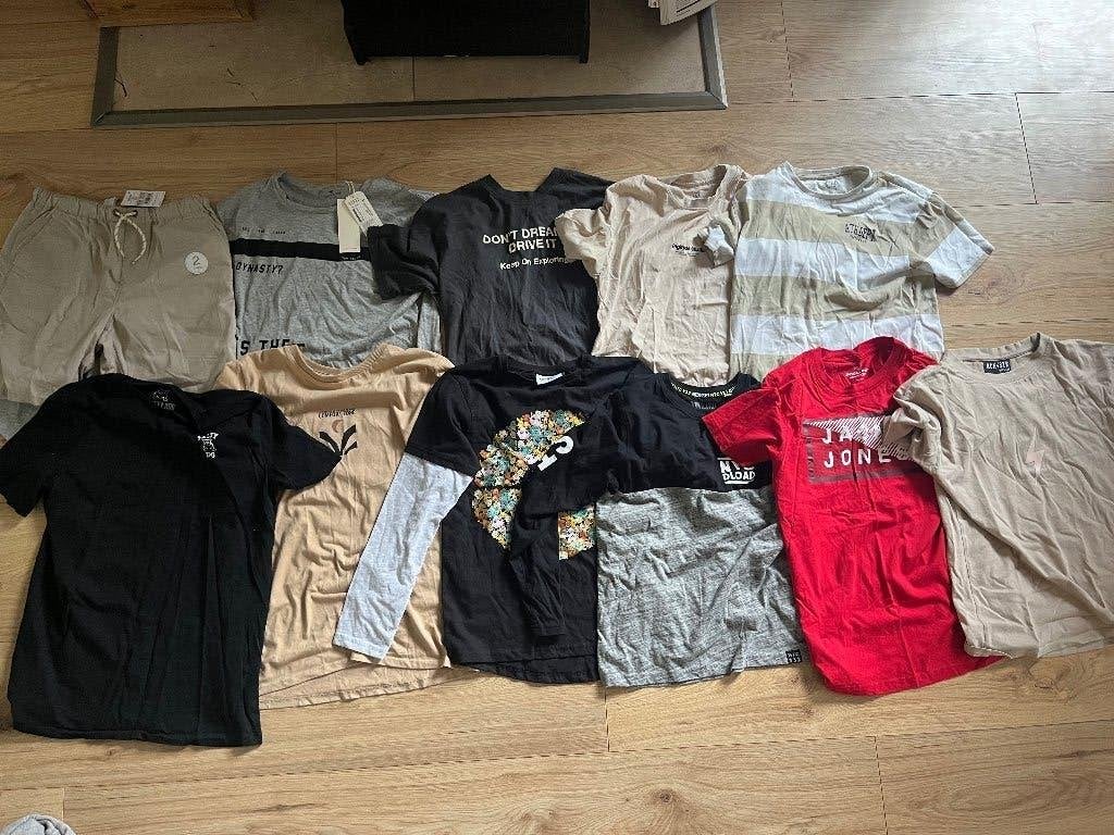 Tas met T-shirts jongenskleding, Ophalen, Zo goed als nieuw, Maat 164