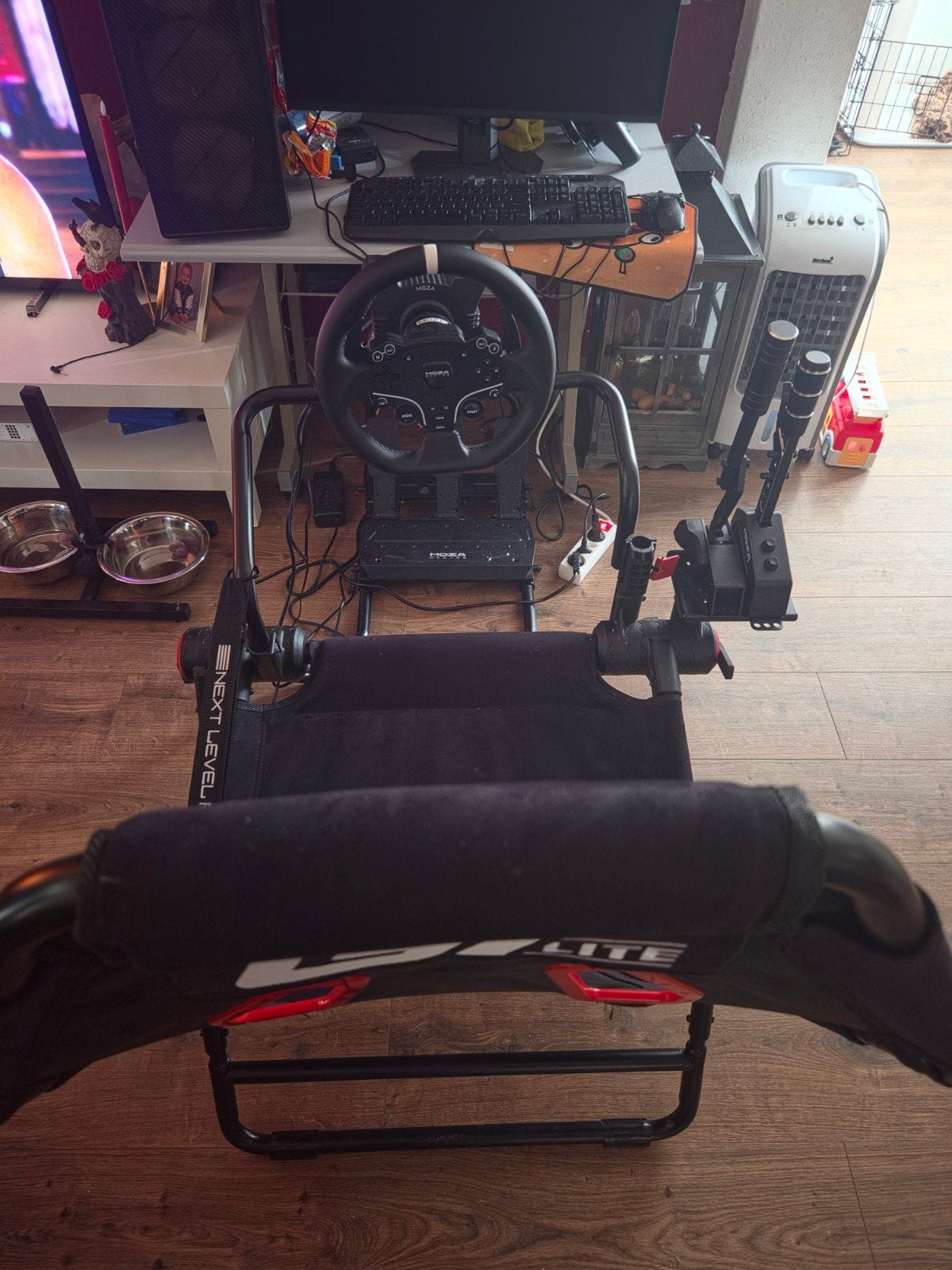 Moza R5 Complete Simrig - Cockpit, KS Stuur, Shifters, Ophalen, 1 speler, Racen en Vliegen, Zo goed als nieuw