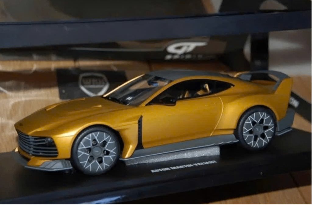 1:18 ASTON MARTIN VAILLIANT auric gold GT spirit GT546 WRH, Hobby en Vrije tijd, Modelauto's | 1:18, Verzenden, Zo goed als nieuw