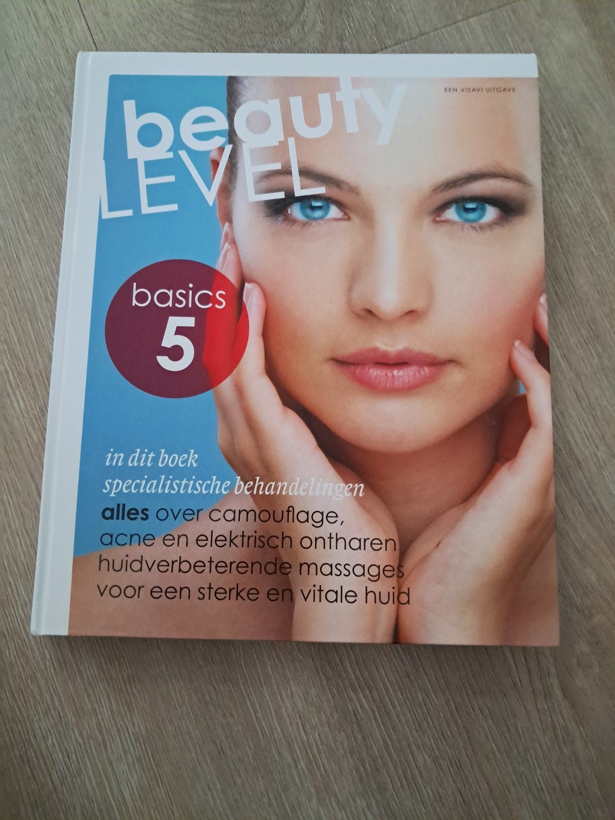 Y: Beauty Level Basics 5: Huidverzorging & Behandelingen, Boeken, Ophalen of Verzenden, Zo goed als nieuw, Gezondheid en Conditie