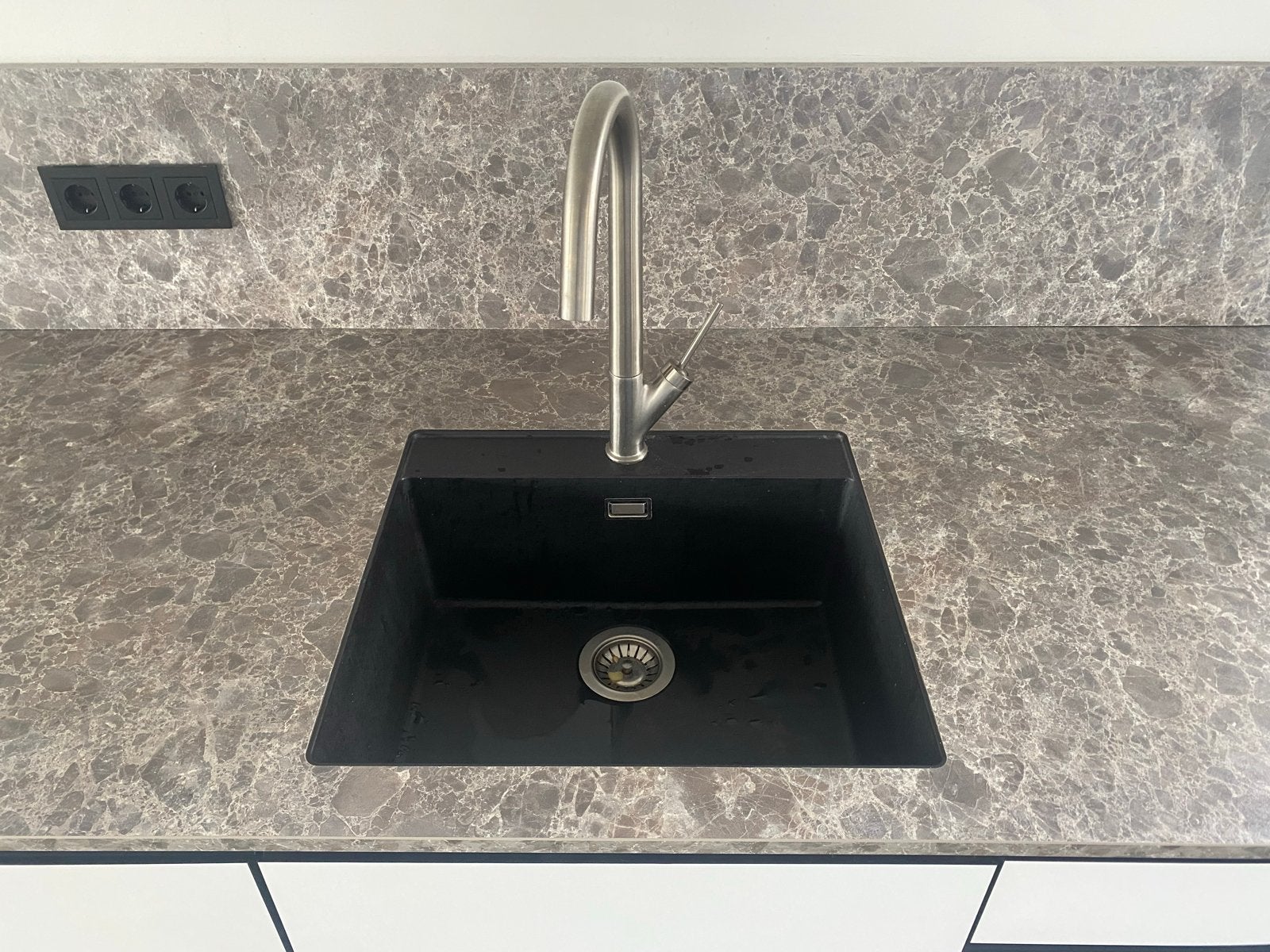 Moderne witte complete keuken KVIK, Ophalen, Wit, Enkelwandige keuken, Zo goed als nieuw