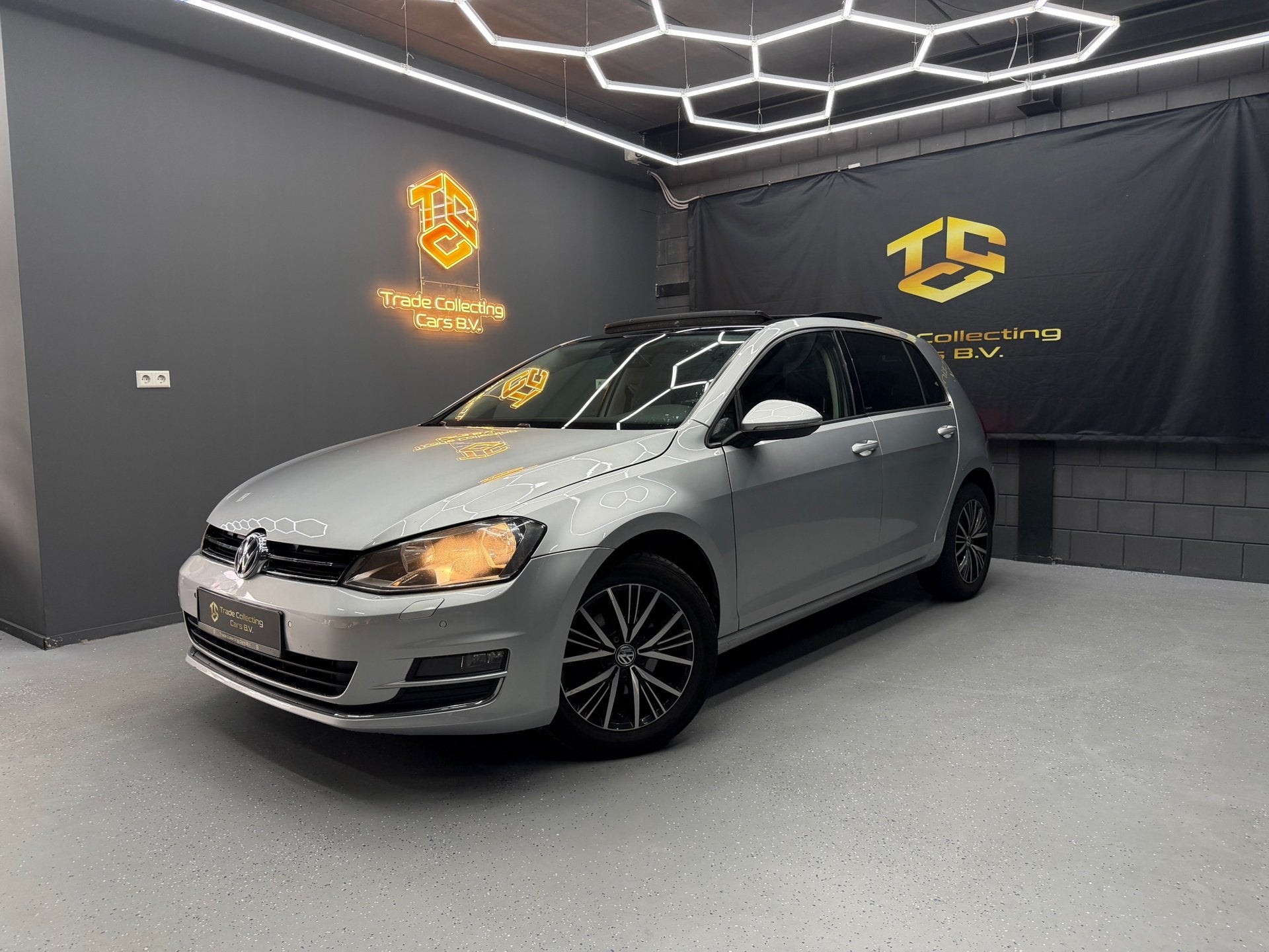 Volkswagen Golf 1.2 TSI Connected Series Automaat-Carplay-Pa, Auto's, Stof, Gebruikt, 4 cilinders, 620 kg