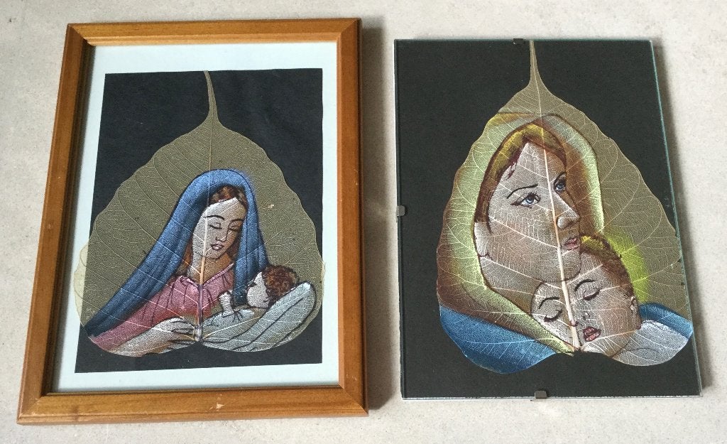 2 schilderijtjes moeder en kind geschilderd op peepalblad, Antiek en Kunst, India, Verzenden, Schilderij, Geschilderd