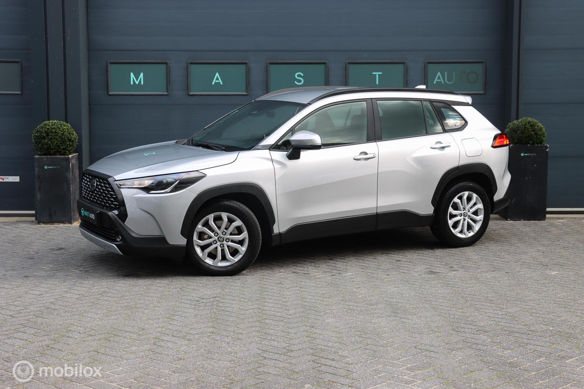 Toyota Corolla Cross Hybrid 140 Active|AUT|ACC|CAMERA|SPORTS, Stof, Gebruikt, Zwart, Bedrijf