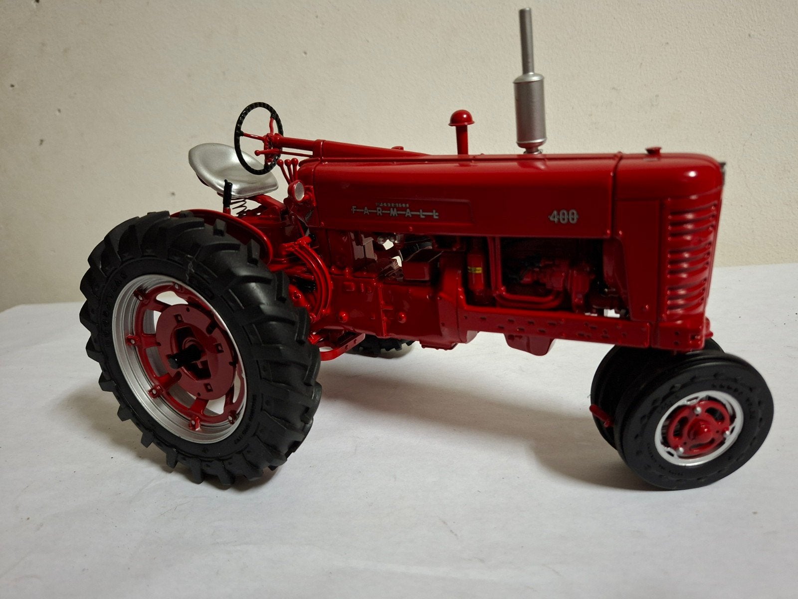 Farmall 400. Ertl precisie serie nr. 13., Ophalen of Verzenden, Groter dan 1:32, Auto, Overige merken