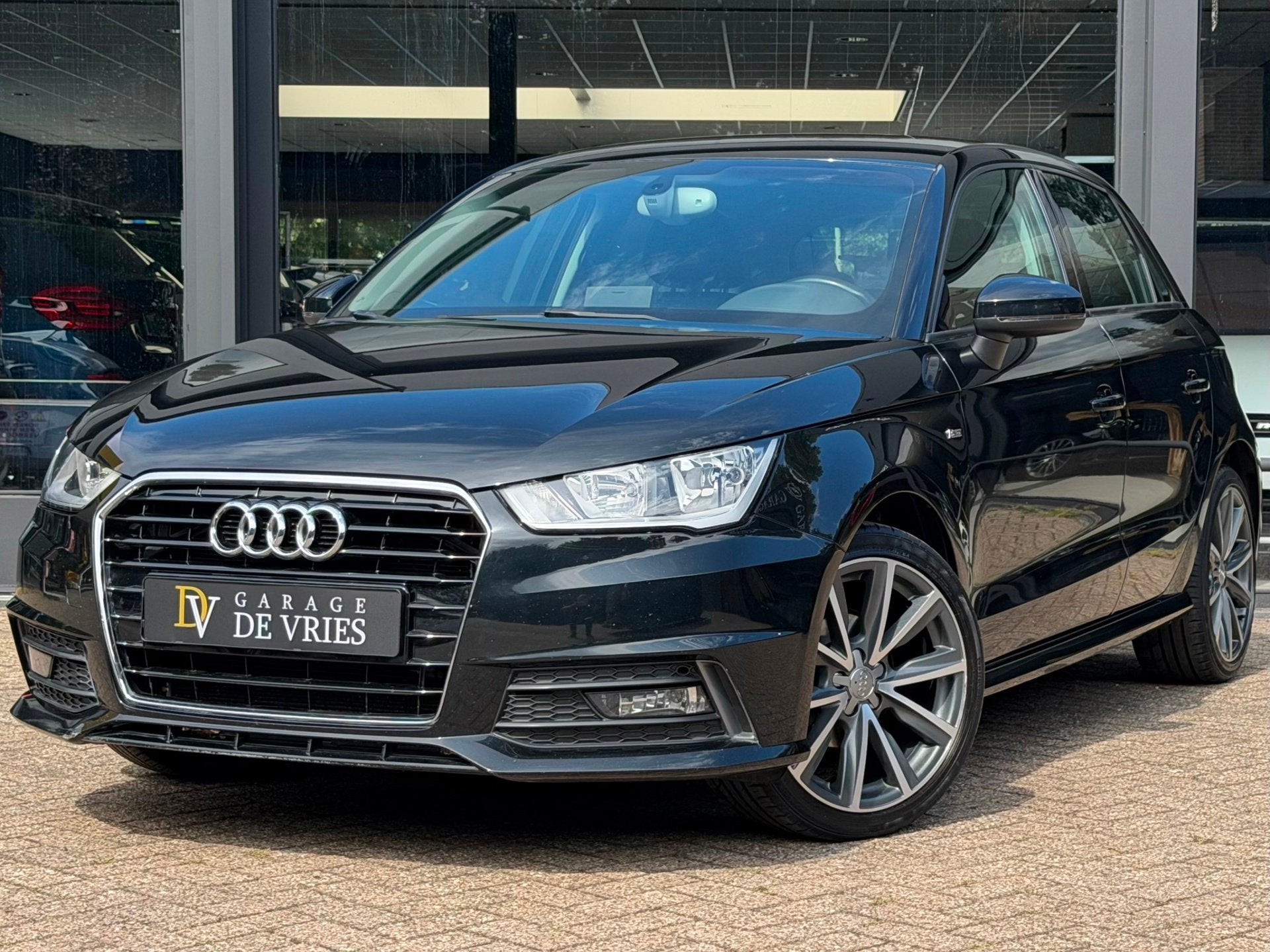 Audi A1 Sportback 1.0 TFSI S-Line Facelift Orig NL NAP Navi, Auto's, Voorwielaandrijving, Dealer onderhouden, Stof, 95 pk