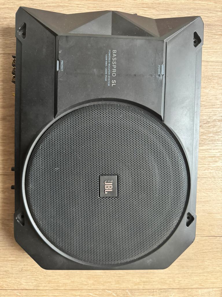 Subwoofer JBL BASSPRO SL met kabels, Auto diversen, Autospeakers, Ophalen of Verzenden, Zo goed als nieuw