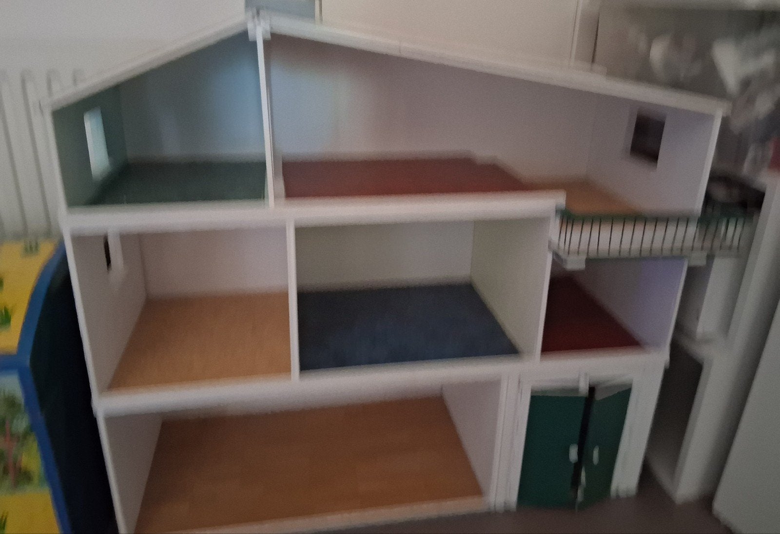 Groot houten poppenhuis met meerdere verdiepingen, Ophalen, Gebruikt, Poppenhuis