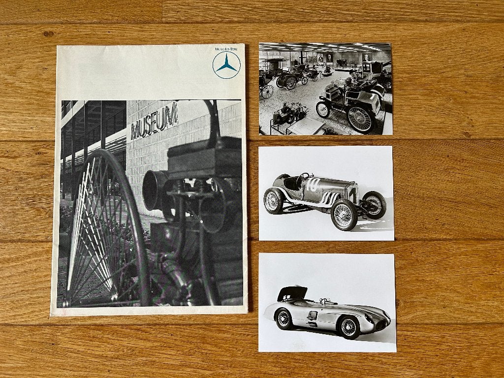 poster Mecedes Benz museum, Deurposter of groter, Ophalen of Verzenden, Overige onderwerpen, Rechthoekig Staand
