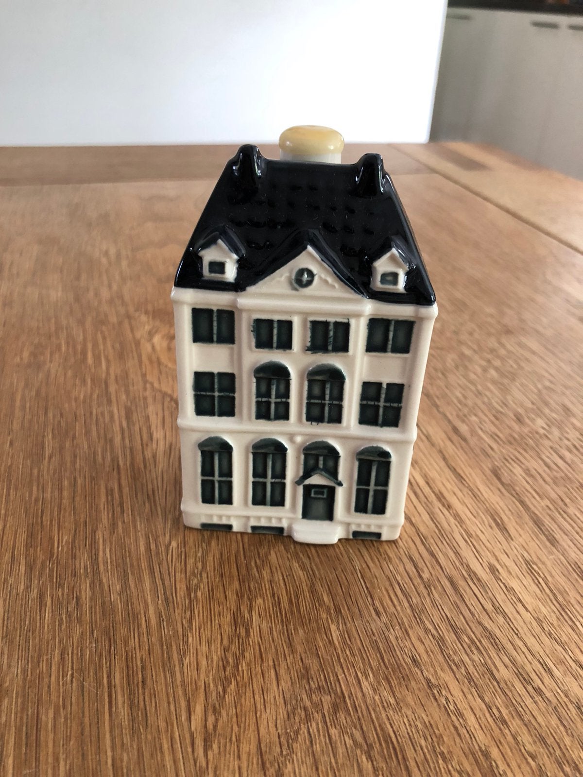 Rembrandt Huisje no 48 KLM, Verzamelen, KLM Huisjes, Ophalen of Verzenden, Zo goed als nieuw, 41 t/m 60, Gevuld