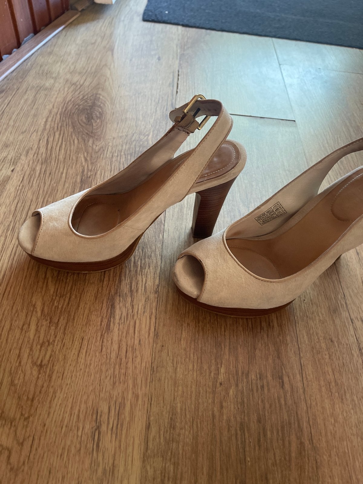 Beige Peep-Toe Pumps met Houten Hak, Ophalen of Verzenden, Gedragen, Beige, Pumps