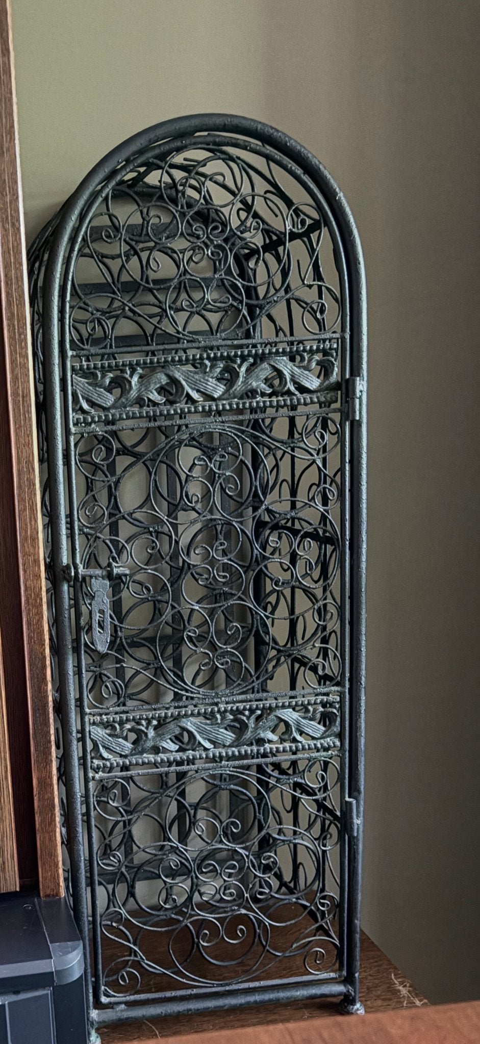 Antiek Wijnrek Smeedijzer - Decoratief en Functioneel, Huis en Inrichting, Woonaccessoires | Wijnrekken, Ophalen, Zo goed als nieuw