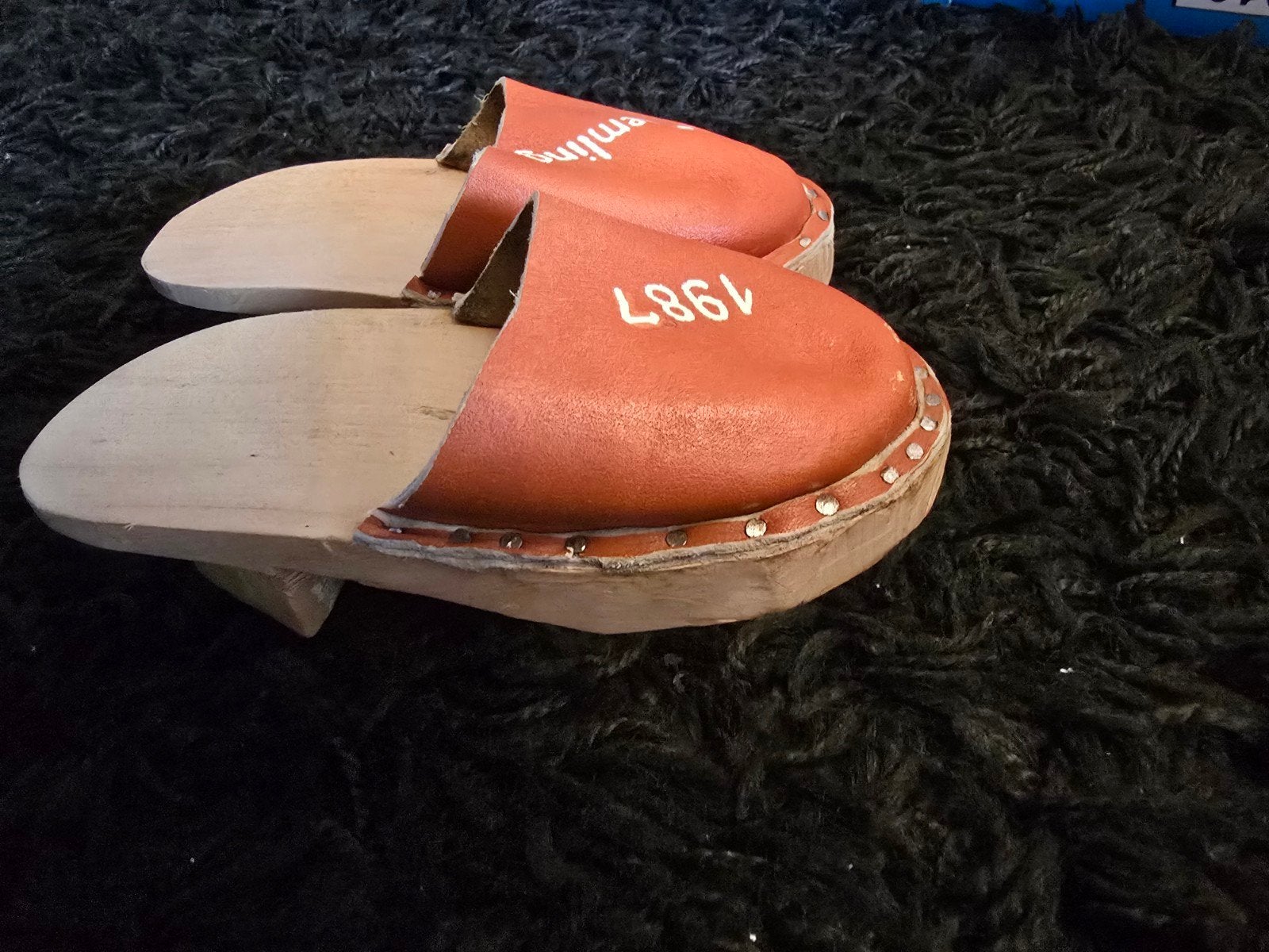 Een uniek paar vintage handgemaakte decoratie tripklompen, Ophalen of Verzenden