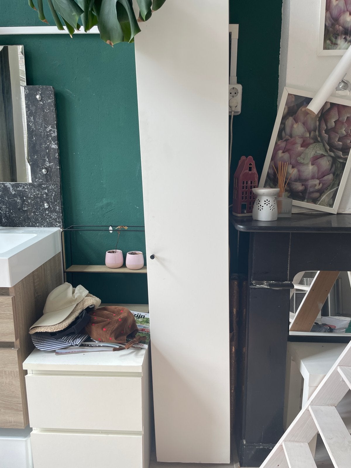 Smalle witte kast met planken, Ophalen, Gebruikt