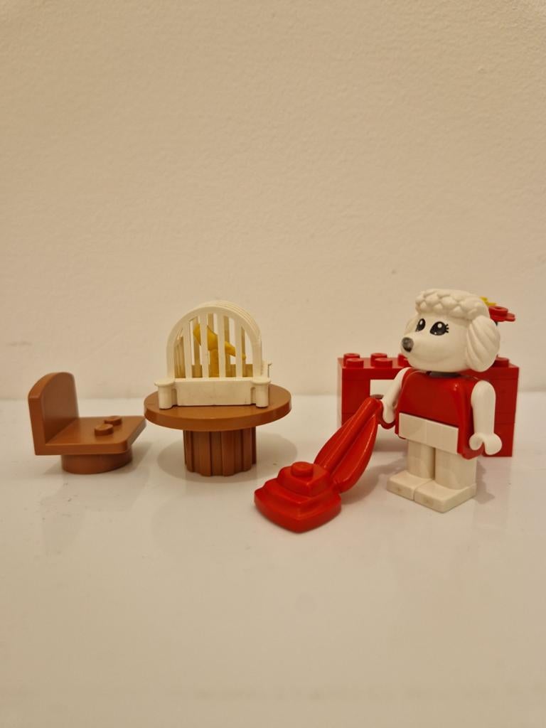 Zeldzame Vintage LEGO Fabuland 3788 – Paulette Poodle (1983), Verzamelen, Speldjes, Pins en Buttons, Ophalen of Verzenden, Gebruikt