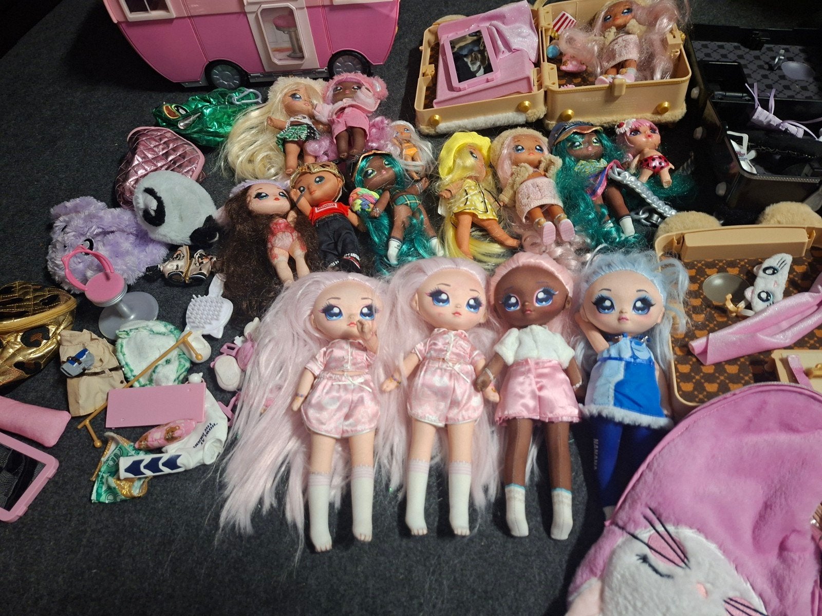 nanana poppen verzameling, Ophalen