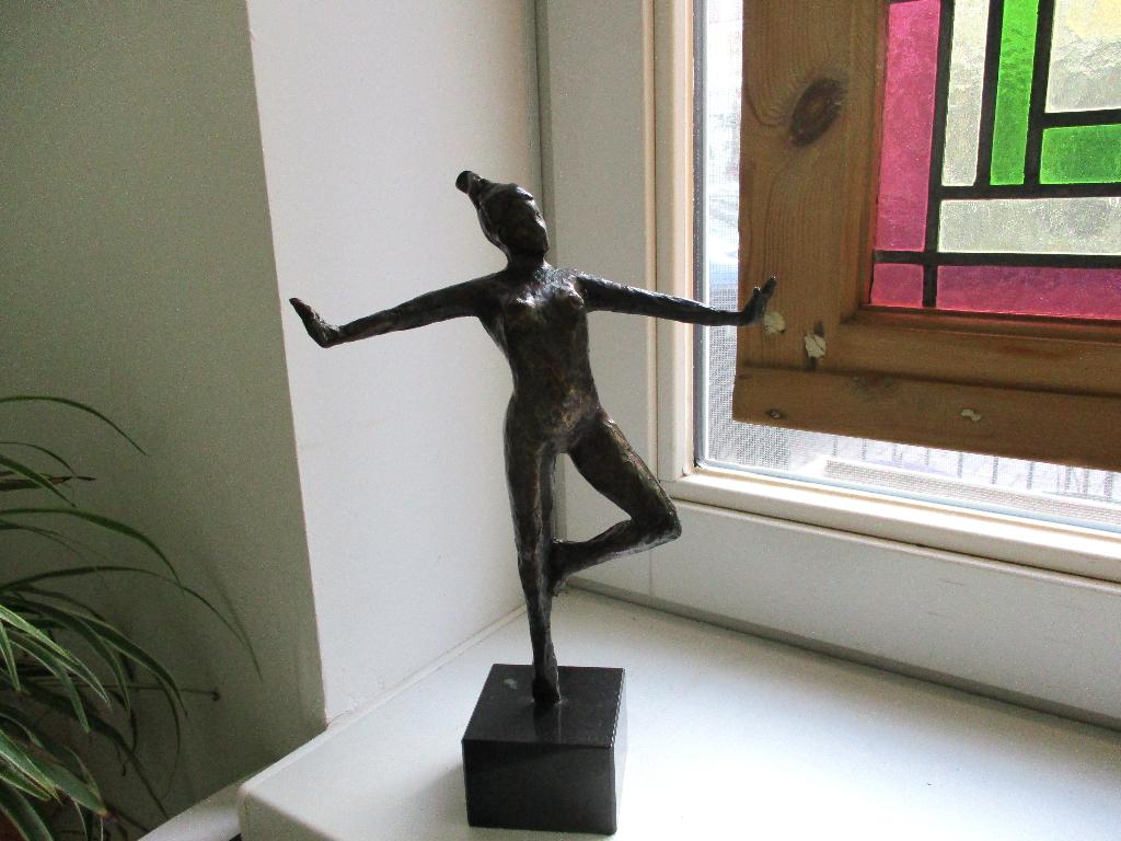 Bronzen beeld van Ditta Engel, Ophalen of Verzenden, Brons, Beeld, Vrouw