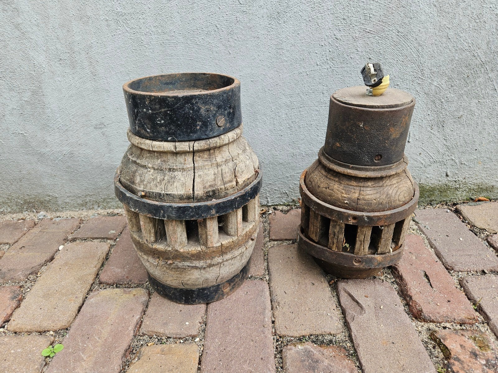 Set van 2 Antieke Houten Wagenwielen / Decoratieve Sokkels, Ophalen