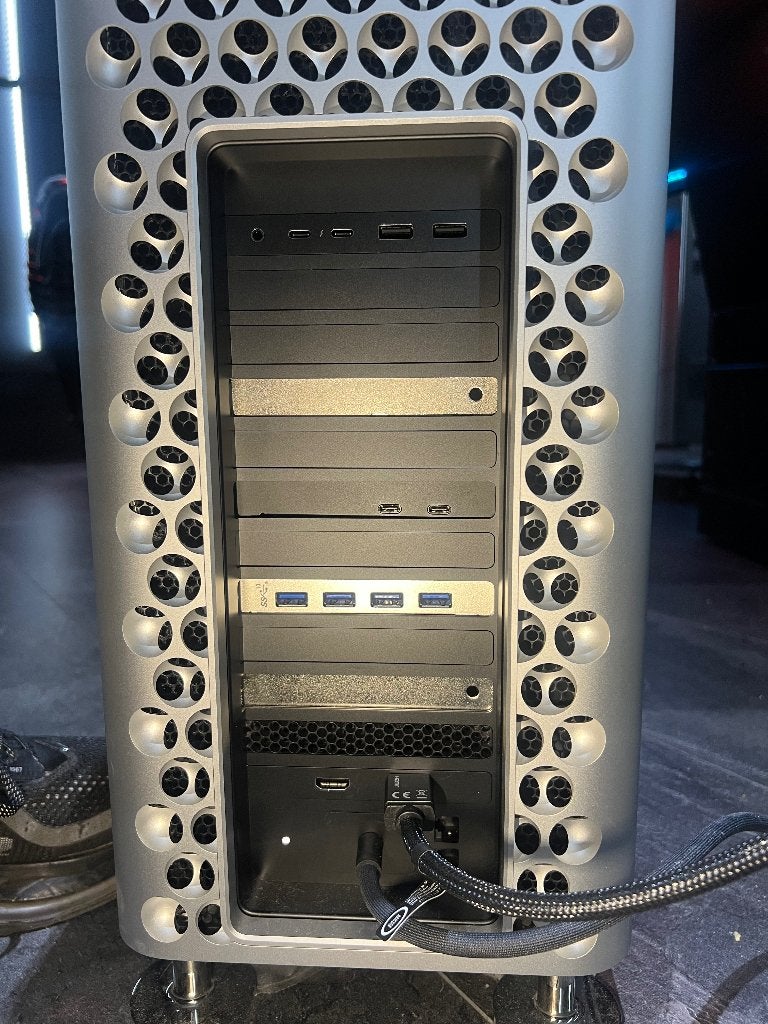 Foto 4 van Apple Mac Pro 2019 (7,1) 8-core, 96GB RAM, 18TB SSD opslag