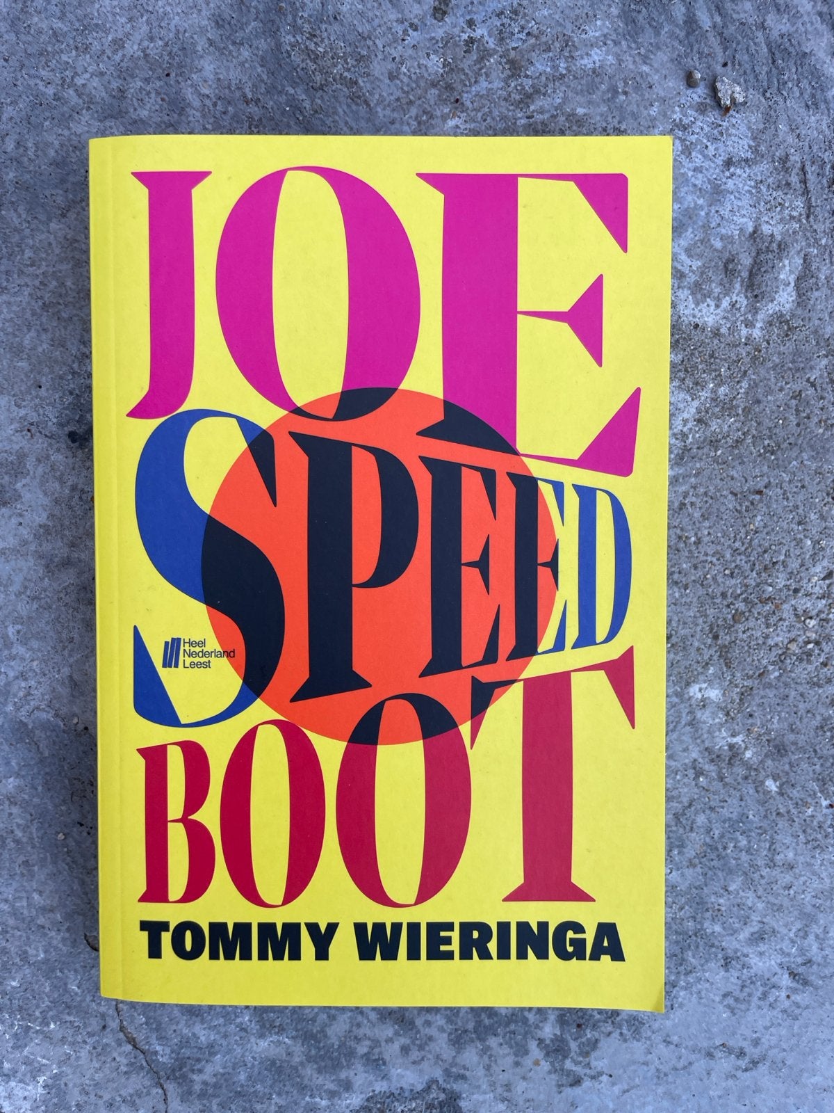 Joe Speedboot - Tommy Wieringa (Heel Nederland Leest), Ophalen of Verzenden, Zo goed als nieuw, Nederland