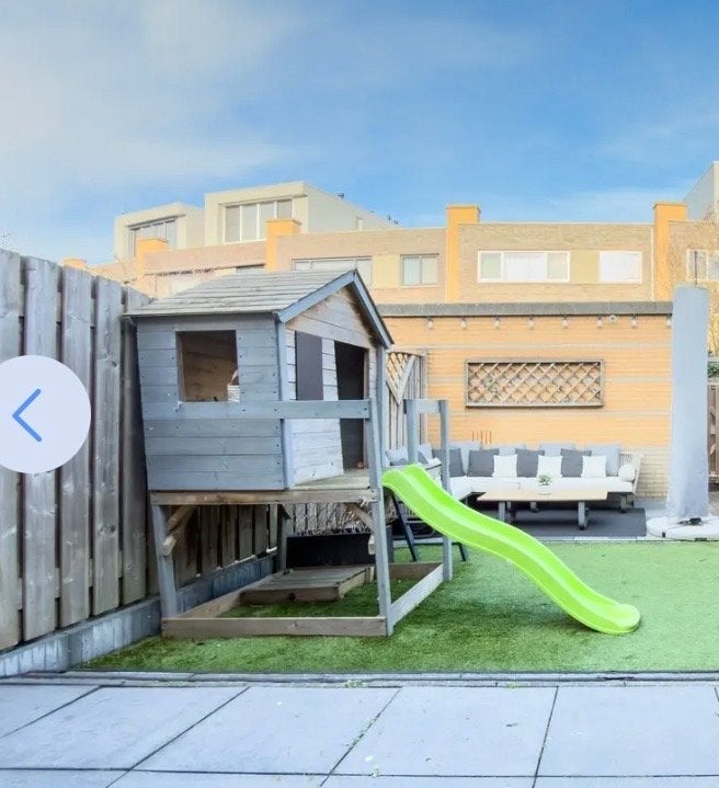 Houten speelhuisje met glijbaan, Ophalen of Verzenden, Gebruikt, Glijbaan