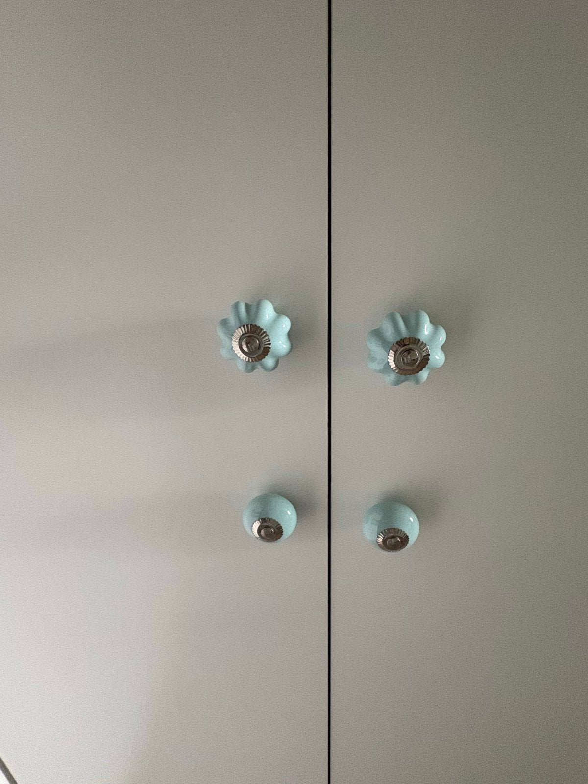 Witte 3-deurs Ikea kast - scharnieren te vervangen, Huis en Inrichting, Kasten | Kledingkasten, Ophalen, Gebruikt, 100 tot 150 cm
