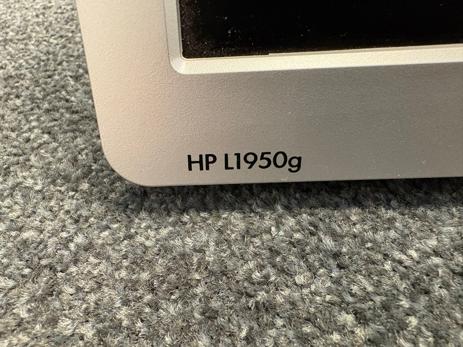 HP L1950g 19 inch monitor (2 stuks) met monitorarm, Gebruikt, In hoogte verstelbaar, Ophalen of Verzenden, Overige typen