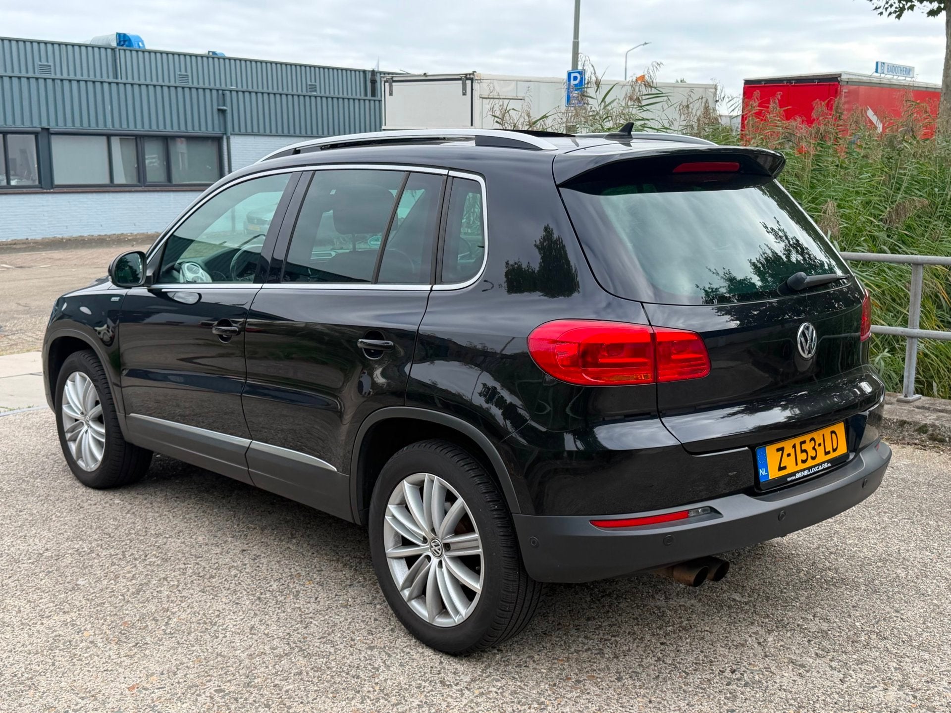 Volkswagen Tiguan 1.4 TSI Comfort&Design Facelift! PANO! NAV, Euro 5, 15 km/l, 4 cilinders, Zwart