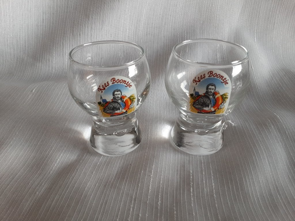KEES BOONTJE glaasjes, 2 stuks, Ophalen of Verzenden, Zo goed als nieuw, Borrel- of Shotglas