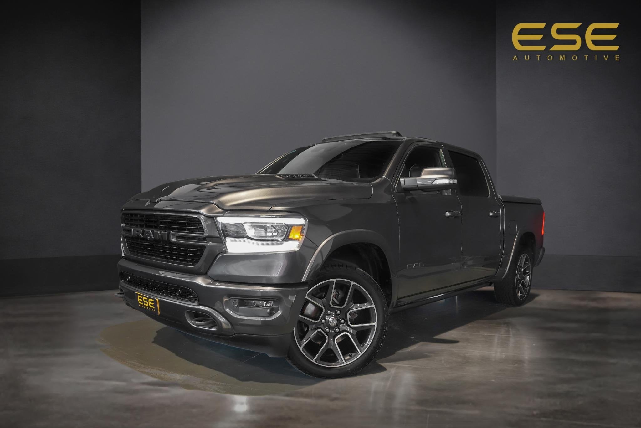 Dodge Ram 1500 5.7 V8 4x4 Crew Cab Laramie | Milltek uitlaat, Auto's, Automaat, Gebruikt, 5654 cc, Lichtsensor