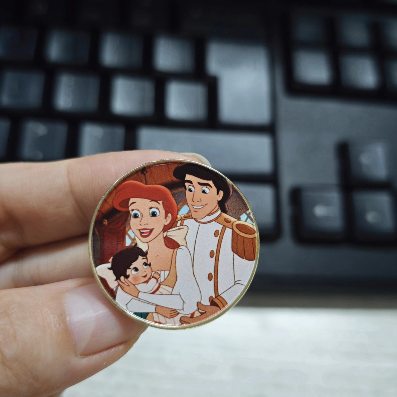 Fantasy Disney Pin Ariel, Eric & Melody De Kleine Zeemeermin, Verzamelen, Disney, Ophalen, Pocahontas of Kl. Zeemeermin, Nieuw