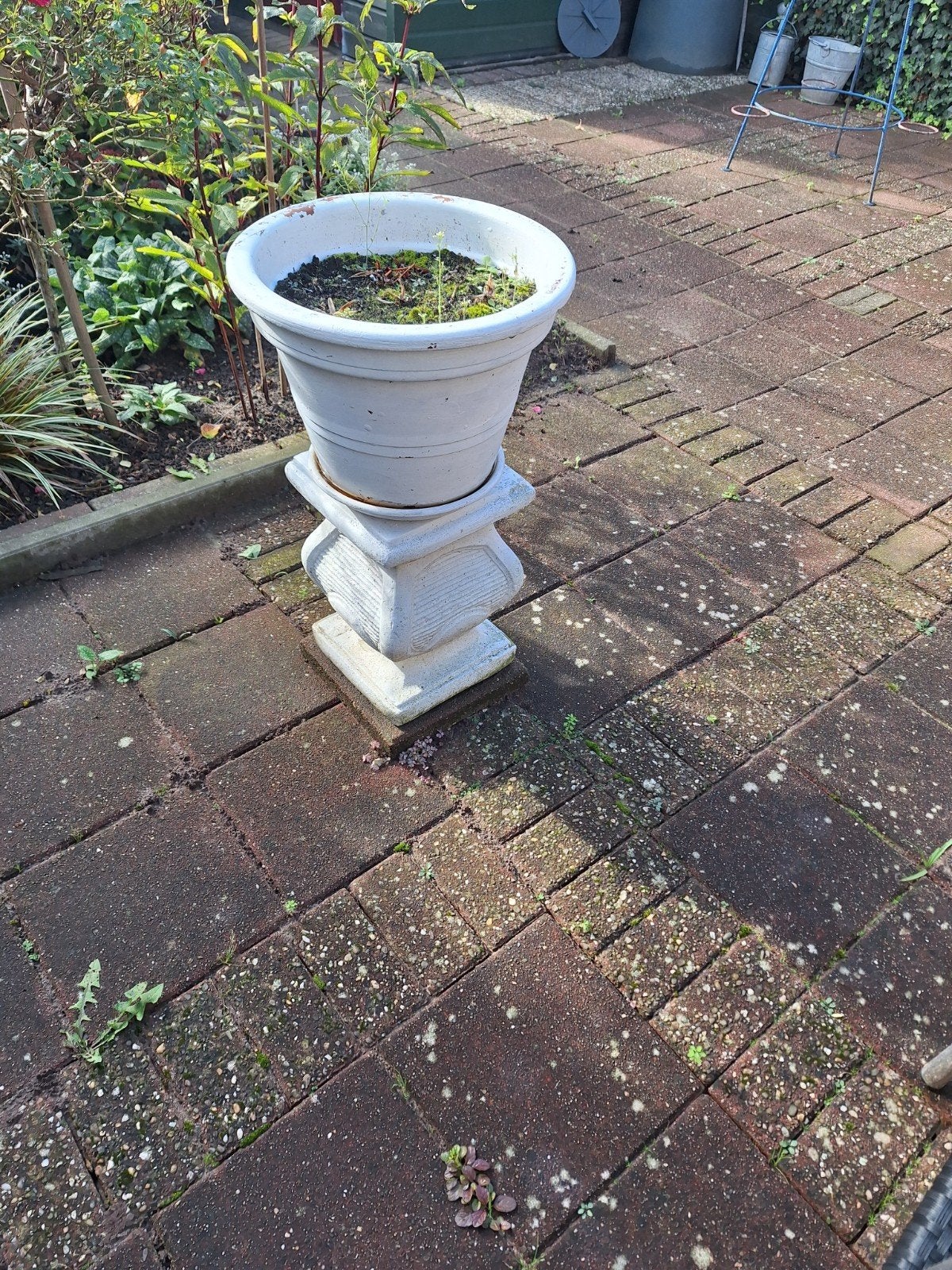 Decoratieve bloempot met sokkel voor tuin of balkon, Ophalen, Gebruikt, Minder dan 60 cm, Rond