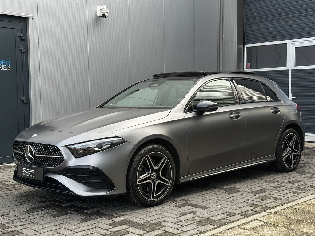 Mercedes-Benz A-Klasse 250 e AMG Line Matgrijs | Pano | 360, Auto's, Mercedes-Benz, Gebruikt, Automatische klimaatregeling, Bedrijf