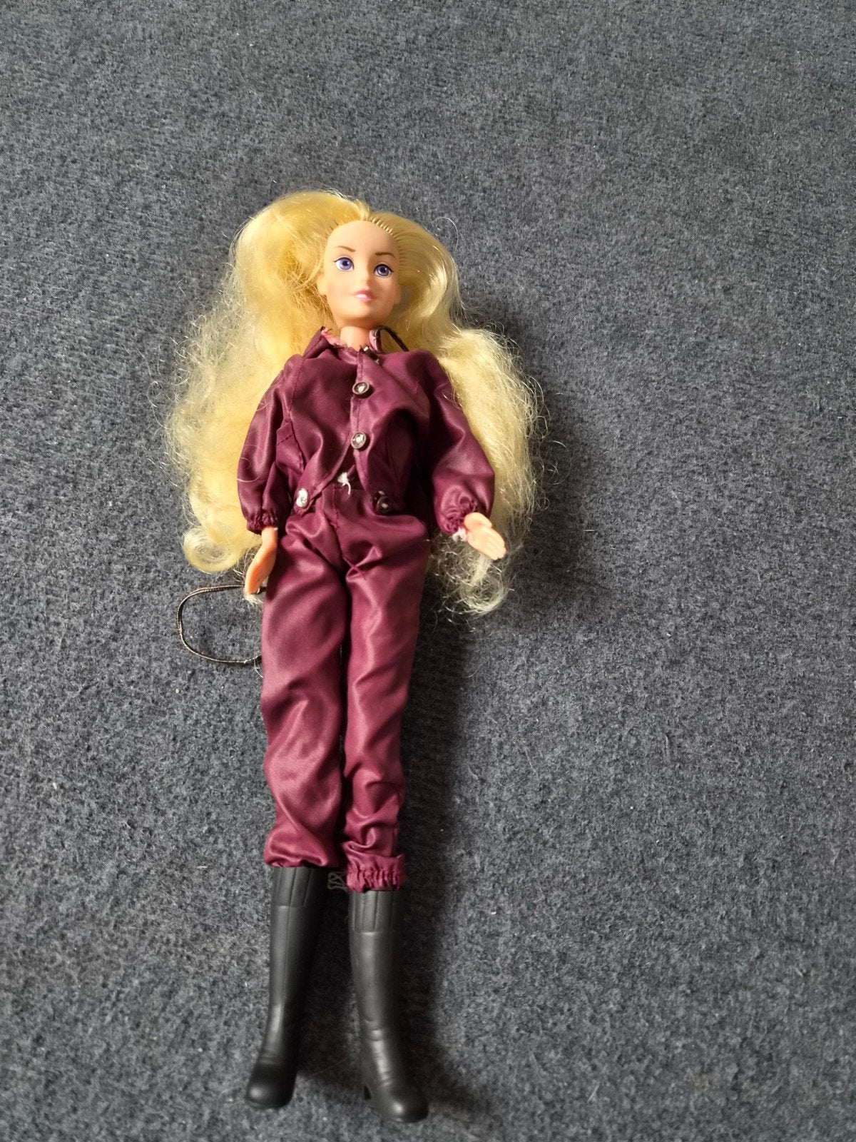 Barbie pop met blond haar en paardrijkleding, Ophalen of Verzenden