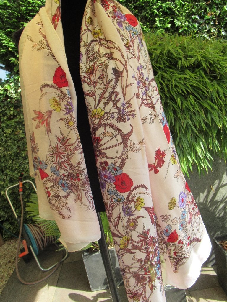 SJAAL zalmkleur met bloemenmotief nieuw 90x183 cm zijde € 15, Ophalen of Verzenden, Nieuw, Maat 46/48 (XL) of groter, Sjaal