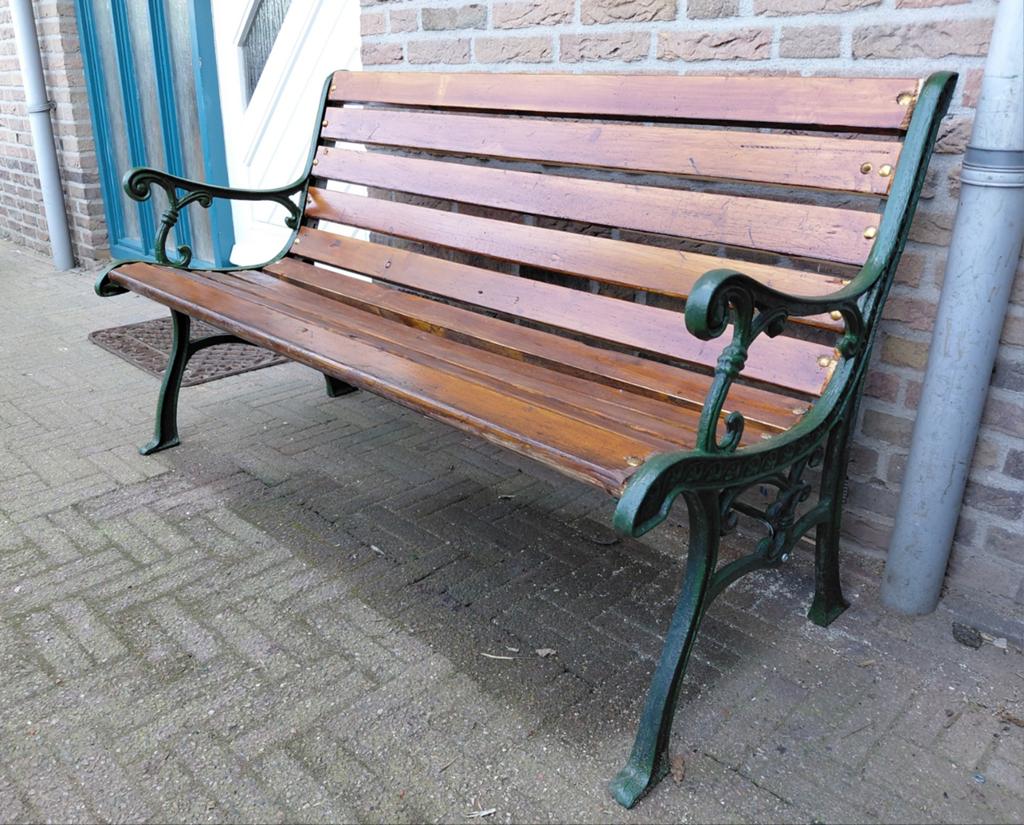 MOOI OUD TUINBANKJE IN PRIMA STAAT HOUT IS PERFECT L 130 CM., Tuin en Terras, Tuinbanken, Ophalen, Hout