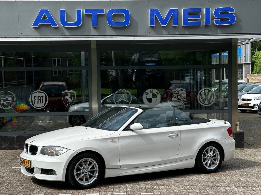 Bmw 1-SERIE 118I Cabrio Automaat Leder Climate Control Trekh, Auto's, Euro 5, Achterwielaandrijving, Cabriolet, 4 stoelen