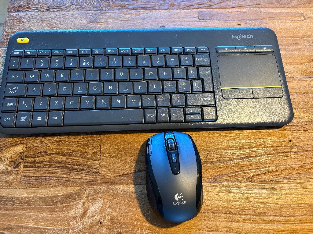 Logitech K400+ toetsenbord incl. Logitech muis., Ophalen of Verzenden, Zo goed als nieuw