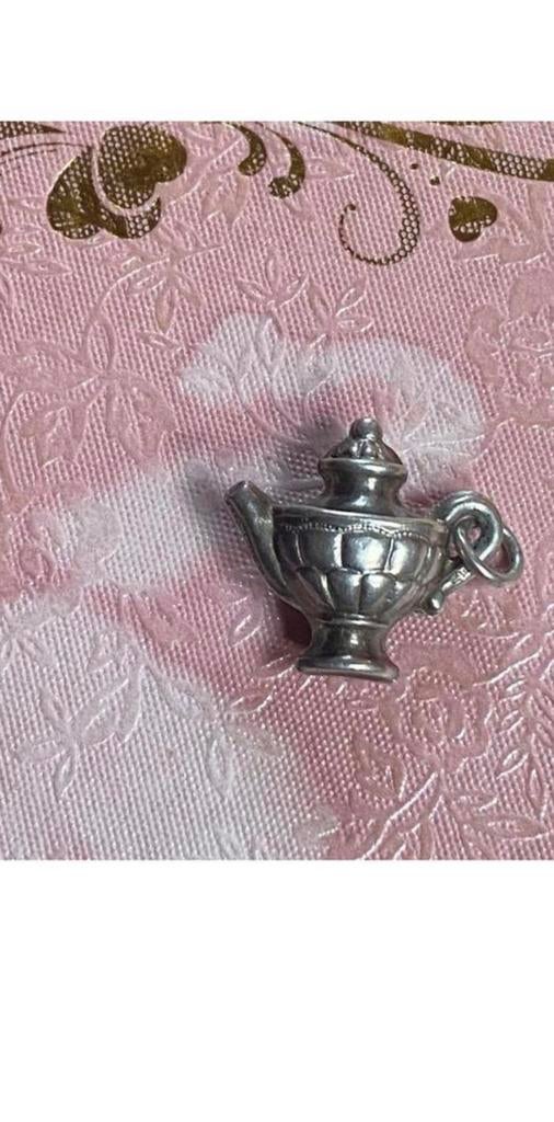 Zilveren bedel hanger antieke theepot kan voor bedelarmband, Ophalen of Verzenden, Zo goed als nieuw, Zilver, Overige merken