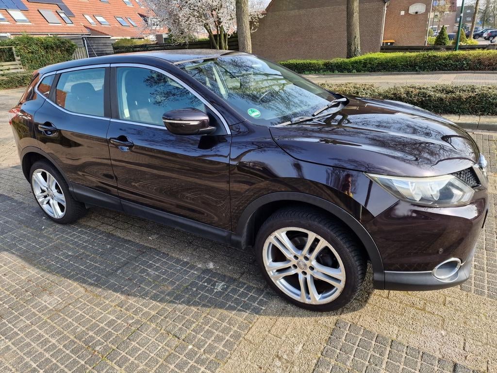 Nissan Qashqai Connect 1.2 Dig-t 85KW 2WD 2015, Auto's, Voorwielaandrijving, Zwart, Navigatiesysteem, 1200 kg